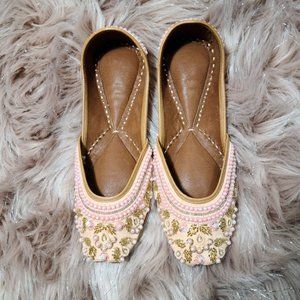 Handmade Elegant Punjabi Jutti / Khussa for Women